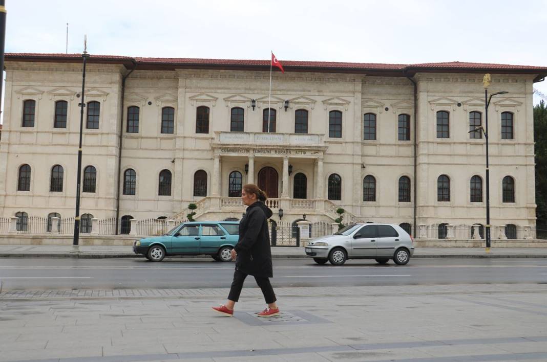 Dünyada sıcaklık rekoru kırılırken Türkiye'deki o kentte hava 13 dereceye düştü! Temmuzda kışlık kıyafetlerle dolaştılar 1